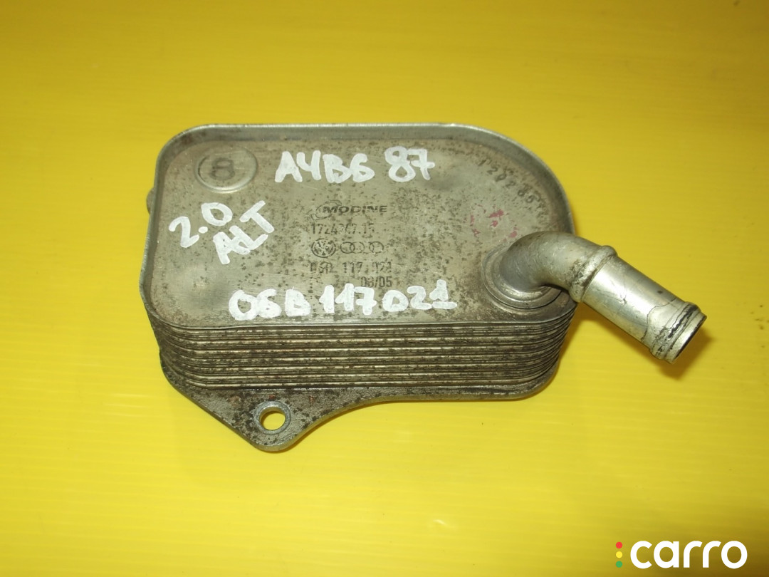 06B117021 Радиатор масляный Audi A4 B6 8E2 2001г. - фото №1