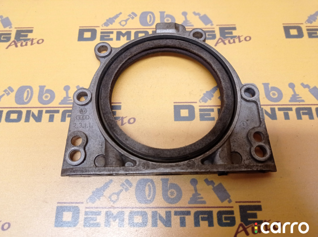06B103171B Крышка коленвала задняя Audi A4 B6 8EC 2001г. - фото №1