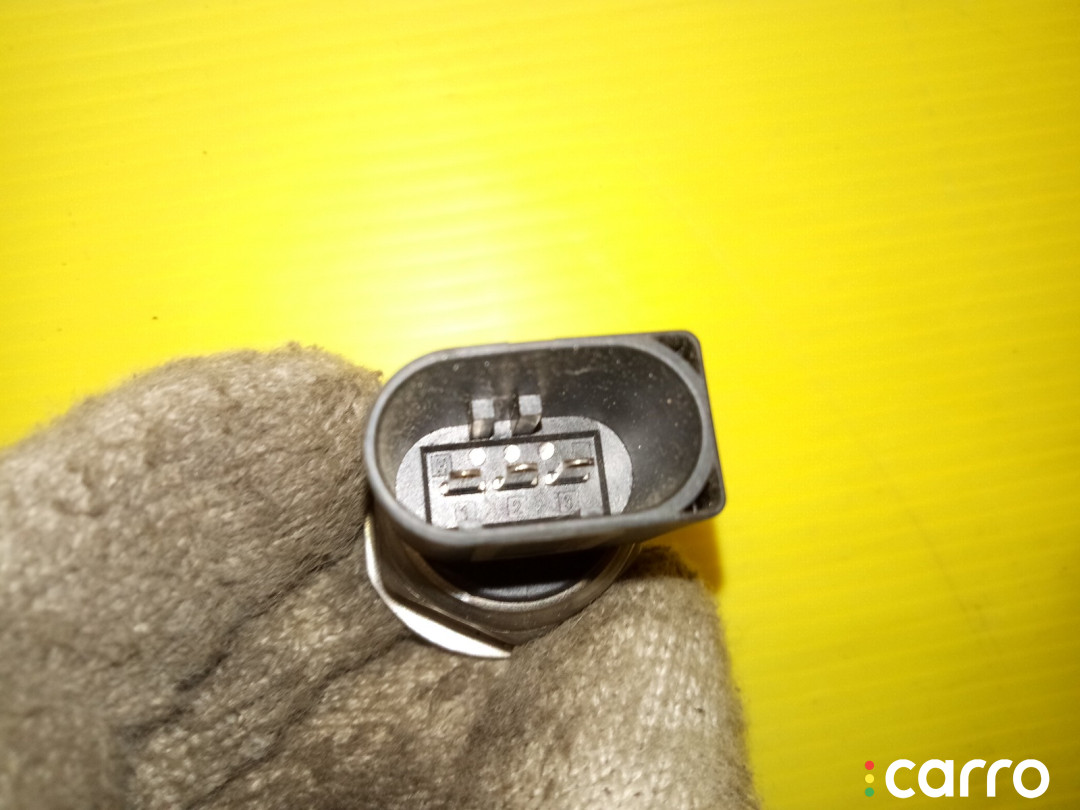 03C906051D Датчик давления топлива Audi A6 C6 4F2 2005г. - фото №3
