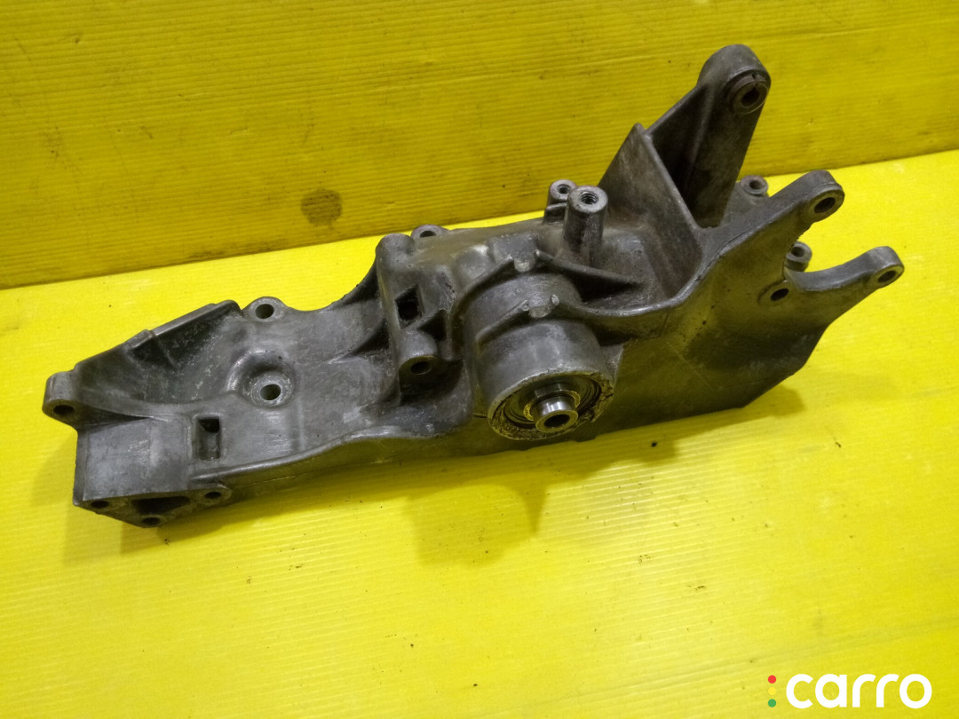 06B903143K Кронштейн генератора Volkswagen Passat B5 3B2 1997г. - фото №4