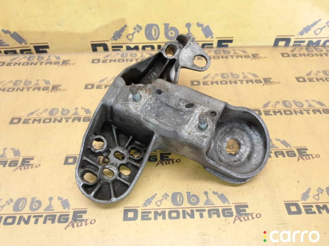 4B0199351B Кронштейн опоры двигателя левый Volkswagen Passat B5 3B5 1999г. - фото №1