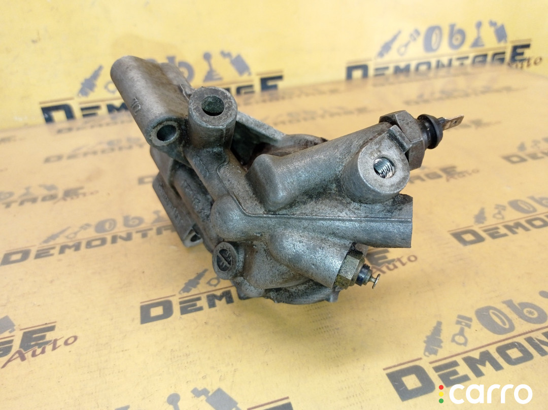 050115417 Кронштейн масляного фильтра Volkswagen Passat B5 3B5 1999г. - фото №5