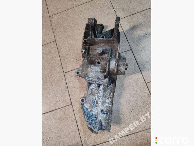 Кронштейн генератора Volkswagen Passat B5 2002г. - фото №1