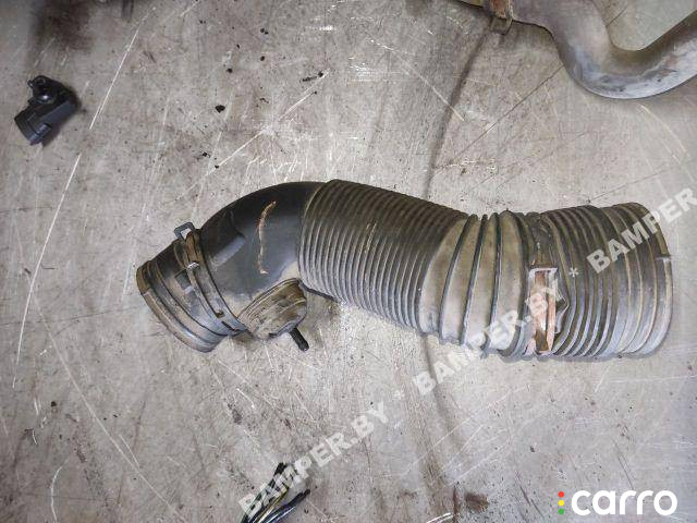 1J0129684 патрубок воздушного фильтра Volkswagen Golf 3 1998г. - фото №1