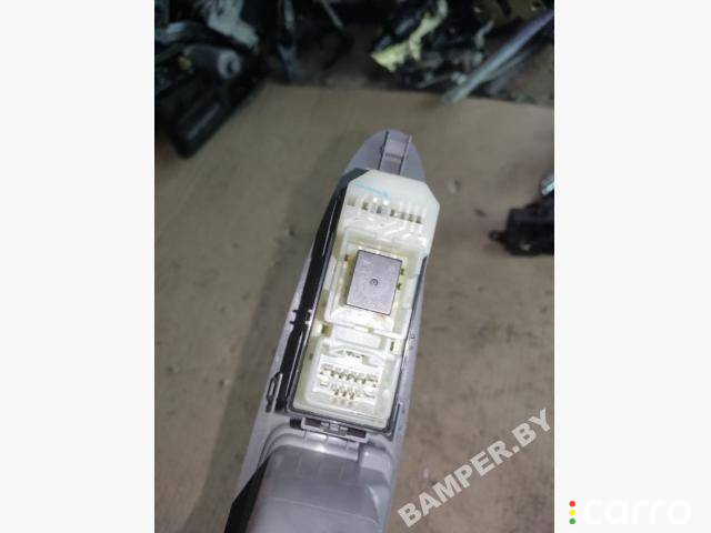 8403044020 кнопка стеклоподъемника задней левой Toyota Avensis Verso 2003г. - фото №3