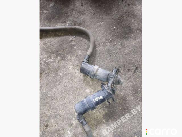 1J0955978A Форсунка омывателя фары Volkswagen Bora 2000г. - фото №1