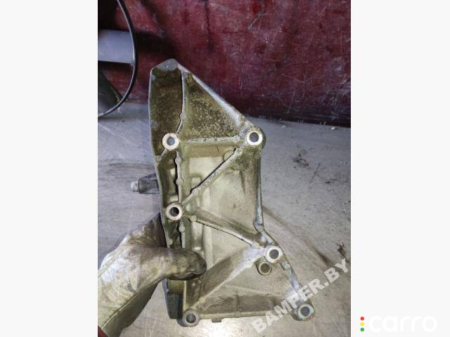 8200115762 Кронштейн генератора Volvo V40 2001г. - фото №1
