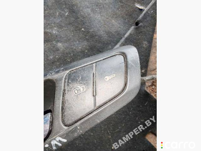 кнопка центрального замка Volkswagen Passat B6 2007г. - фото №1