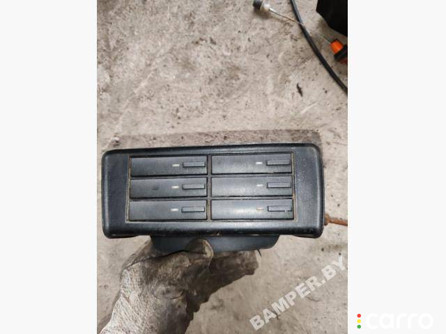 Бардачок Volkswagen Golf 3 1994г. - фото №1