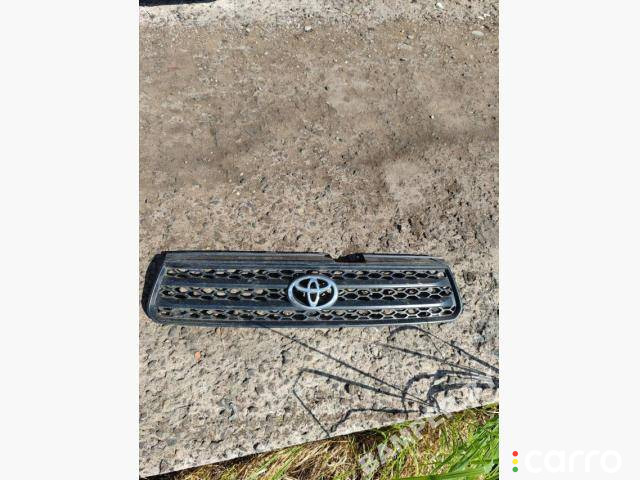 Решетка радиатора Toyota RAV4 2 (XA20) 2002г. - фото №1