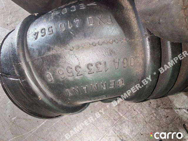 06A133356G патрубок воздушного фильтра Audi A3 8L 2003г. - фото №3