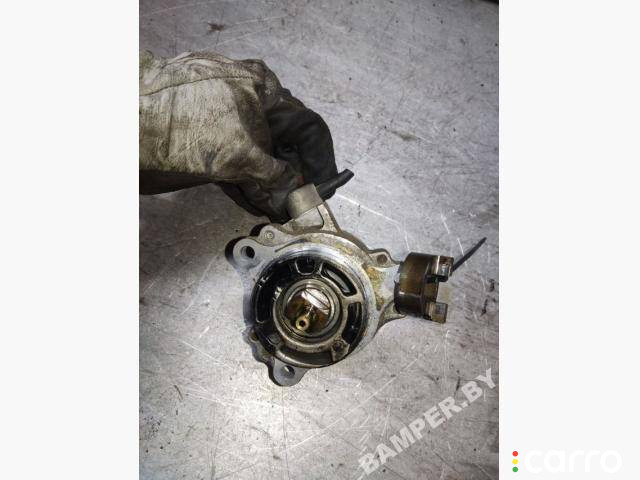 X2T58171, RF2A18G00A насос вакуумный Mazda 323 BJ 2002г. - фото №3