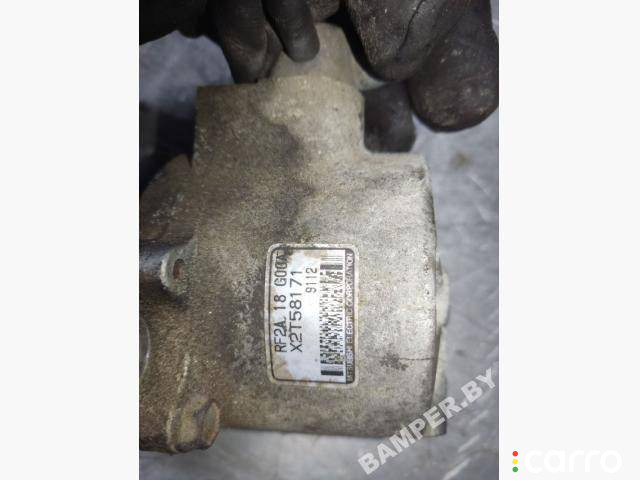 X2T58171, RF2A18G00A насос вакуумный Mazda 323 BJ 2002г. - фото №4