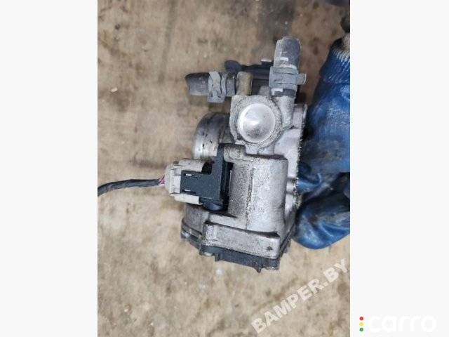 06A133065J заслонка дроссельная Audi A3 8L 1999г. - фото №4