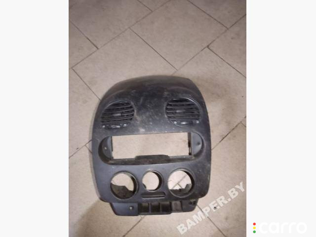 Рамка под магнитолу Volkswagen Beetle 1600i 5-й рест 2002г. - фото №1