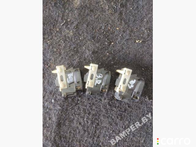 A2038200210 кнопка стеклоподъемника передней правой Mercedes-Benz C W203/S203/CL203 2001г. - фото №2