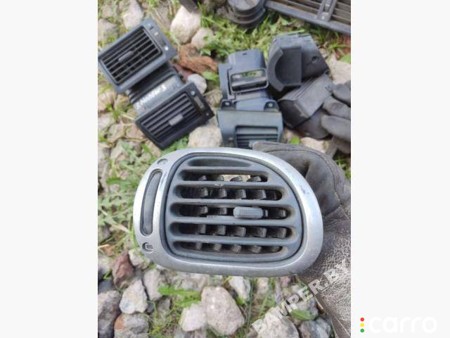 9632184877 Дефлектор обдува салона Peugeot 206 2000г. - фото №1