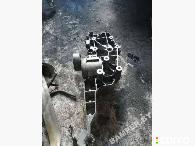 9497106 Кронштейн генератора Volvo S80 2002г. - фото №1