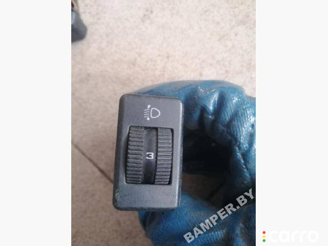 357941333 Кнопка корректора фар Volkswagen Passat B3 1990г. - фото №1