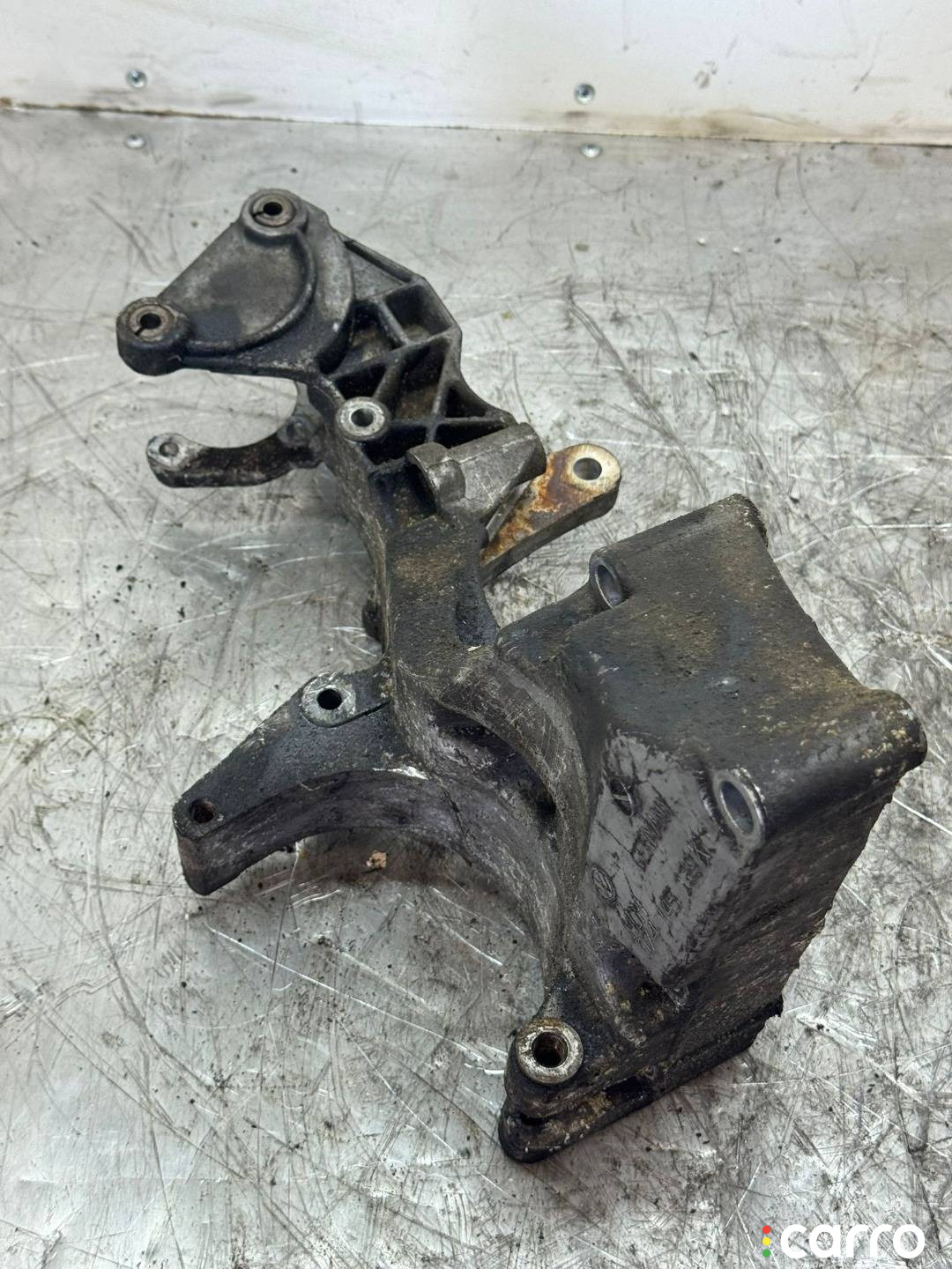 074145169K Кронштейн генератора Volvo V70 1999г. - фото №1