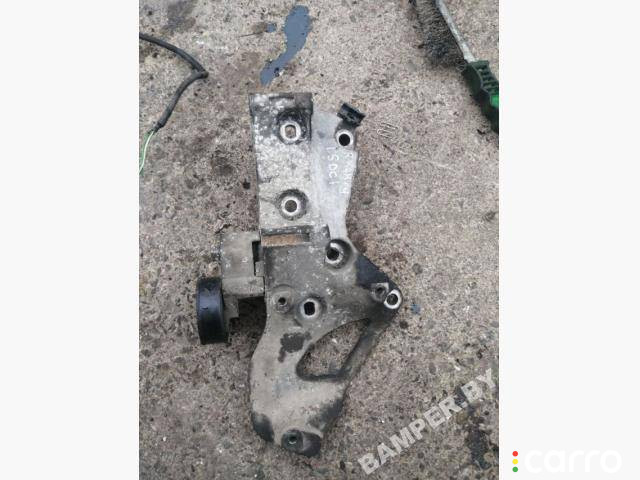 8200043635 Кронштейн генератора Renault Kangoo 2002г. - фото №1