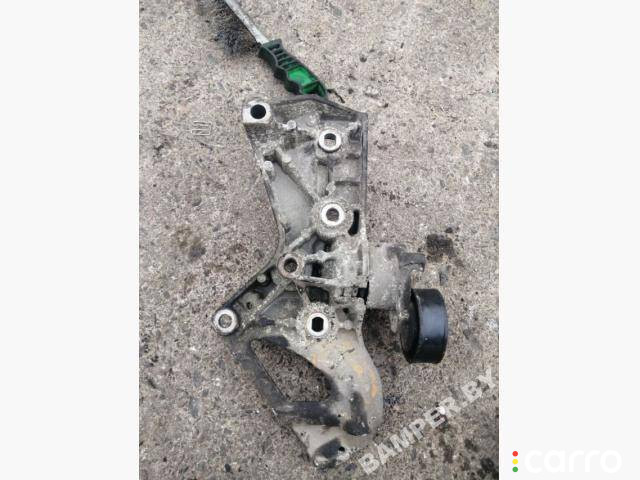 8200043635 Кронштейн генератора Renault Kangoo 2002г. - фото №3