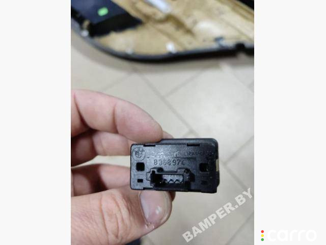 8368974 кнопка стеклоподъемника задней левой BMW 5 E39 1998г. - фото №2