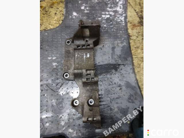 06A903143H Кронштейн генератора Audi A3 8L 1998г. - фото №1