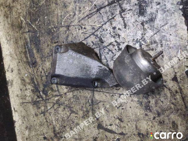 8D0199307G кронштейн двигателя Audi A6 C4 1995г. - фото №1