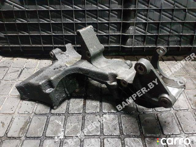 Кронштейн генератора Volvo V70 1998г. - фото №1