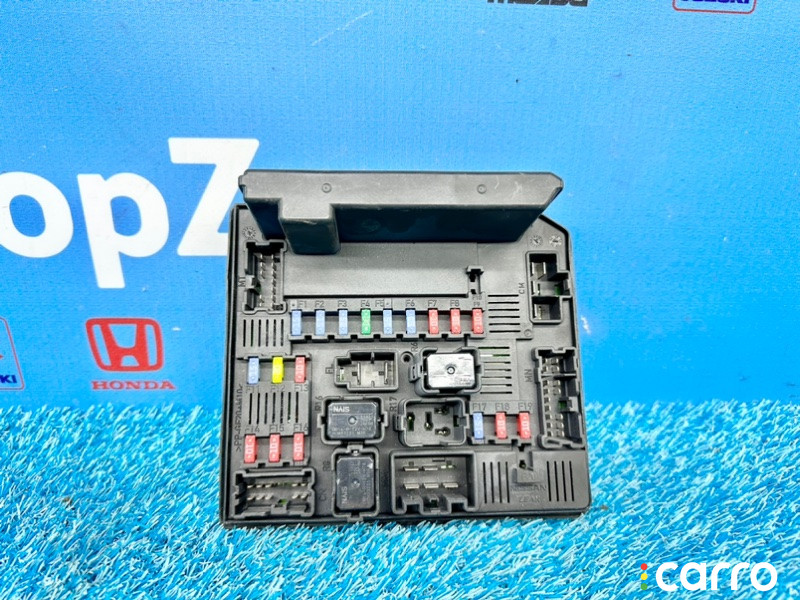 284B7JD02C, 284B7-JD02A, 284B7-JD02D, 284B7-JD02E, 284B7-JD03A блок предохранителей Nissan Qashqai 2010г. - фото №1