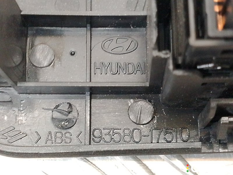 9358017510 Кнопка стеклоподъемника Hyundai Matrix 2006г. - фото №8