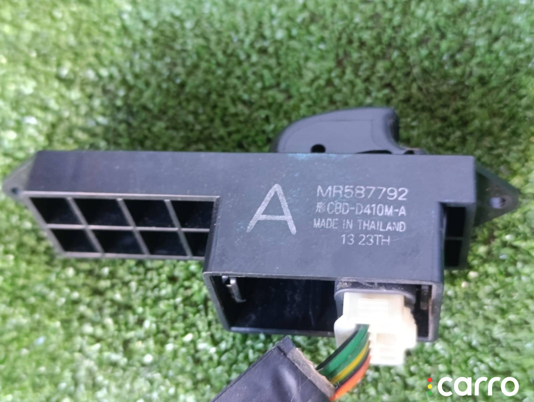MR587792, MR979786 кнопка стеклоподъемника задней левой Mitsubishi Outlander - фото №6