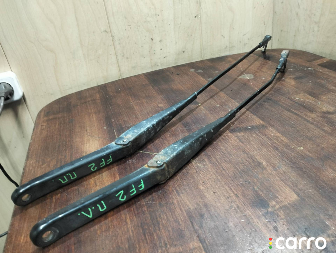 4M5117526CC, 4M5117526AC щеткодержатель (поводок стеклоочистителя, дворник) Ford Focus 2 2007г. - фото №2