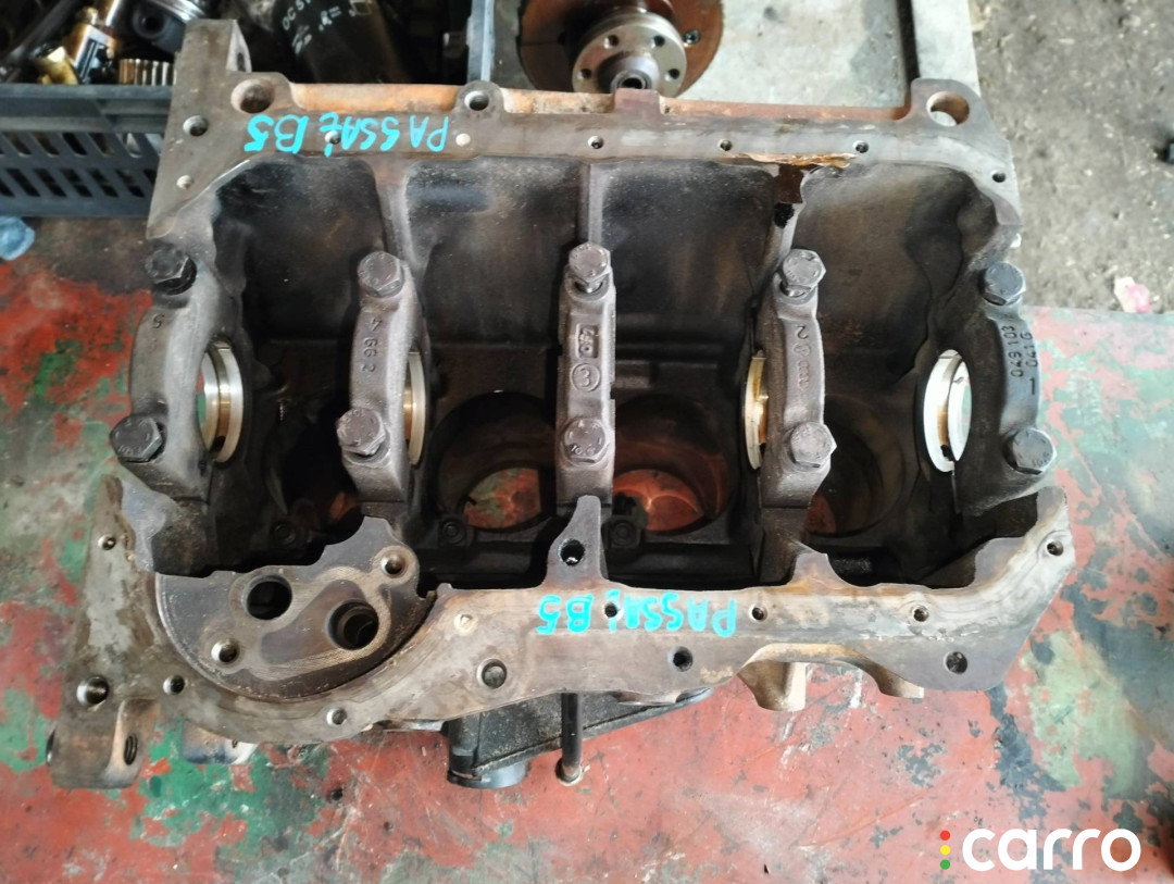 058103021E Блок цилиндров Volkswagen Passat B5 - фото №1