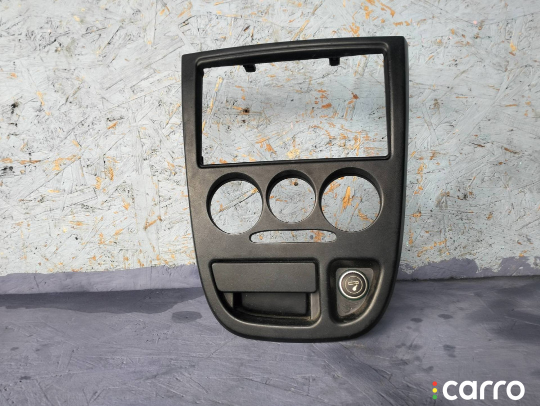 K30A64610 Накладка декоративная на торпедо Kia Rio - фото №1