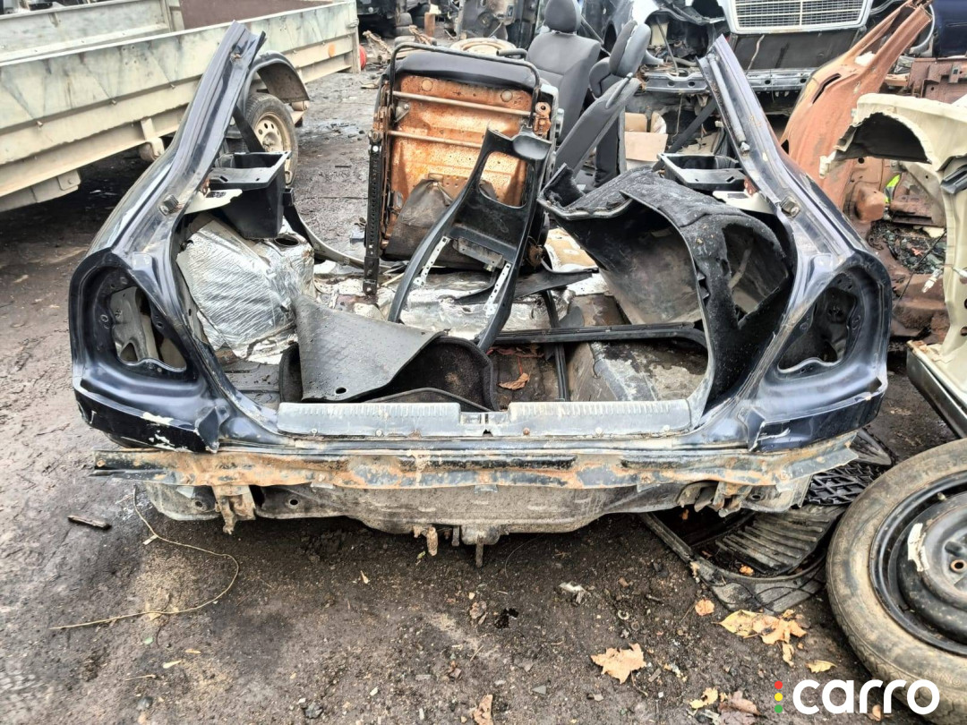 задняя часть кузова Mitsubishi Carisma - фото №4