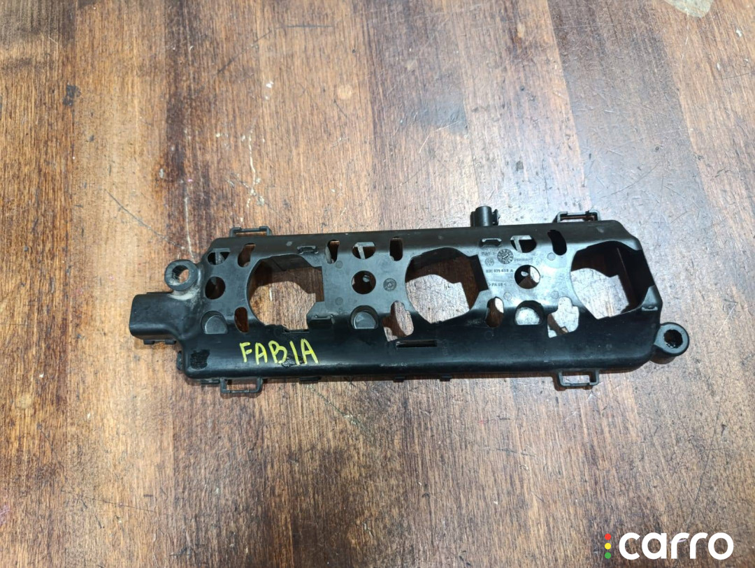 03E971815A Декоративная крышка двигателя Skoda Fabia (6Y) 2007г. - фото №4