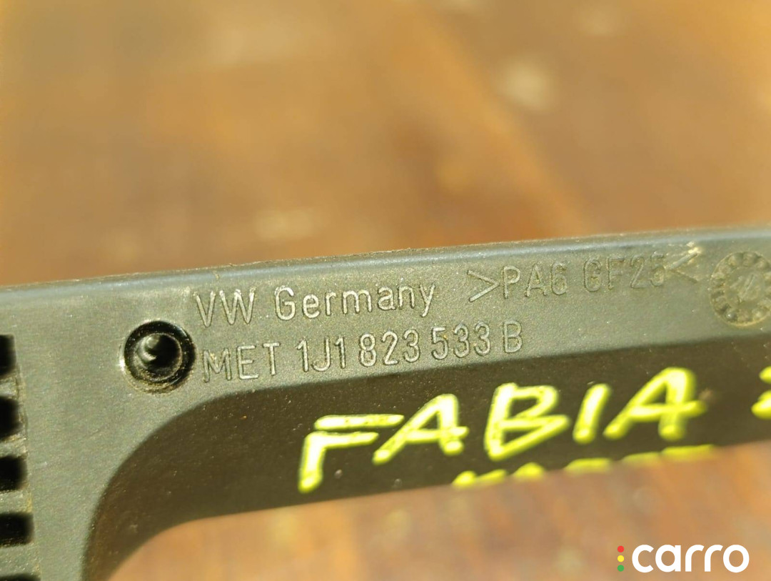 1J1823533B Ручка открывания капота Skoda Fabia (6Y) 2007г. - фото №6