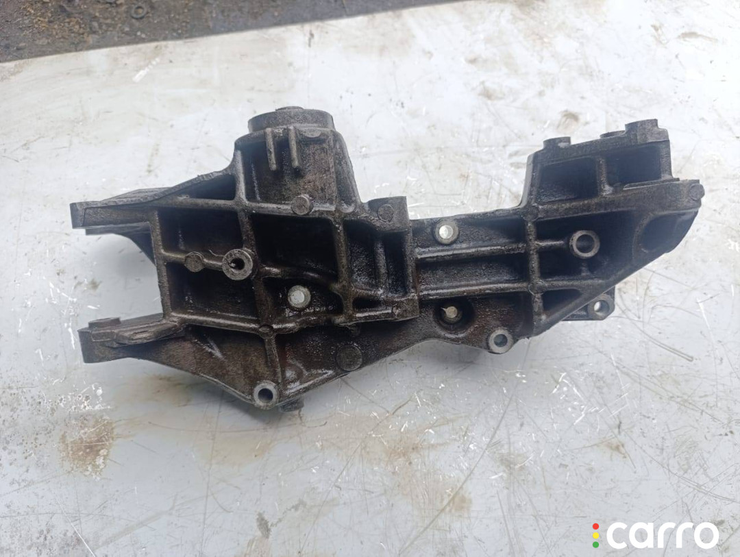 058145523 Кронштейн генератора Volkswagen Passat B5 1997г. - фото №1