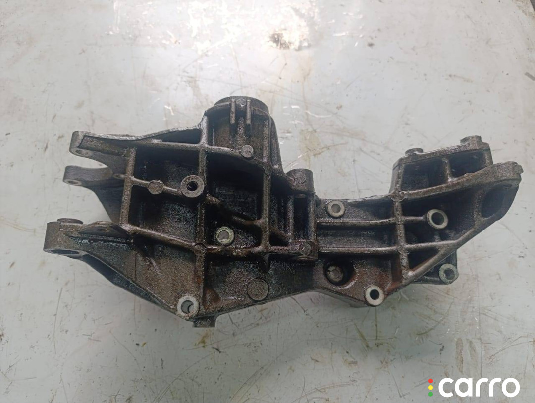 058145523 Кронштейн генератора Volkswagen Passat B5 1997г. - фото №3