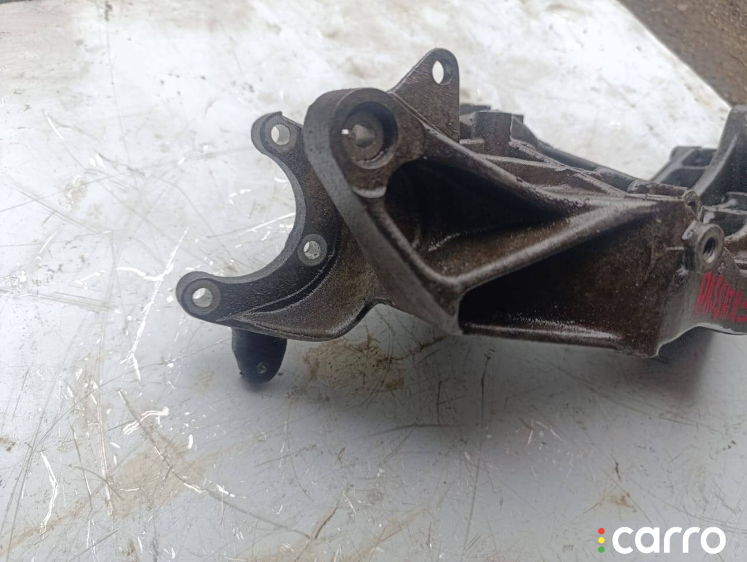 058145523 Кронштейн генератора Volkswagen Passat B5 1997г. - фото №6