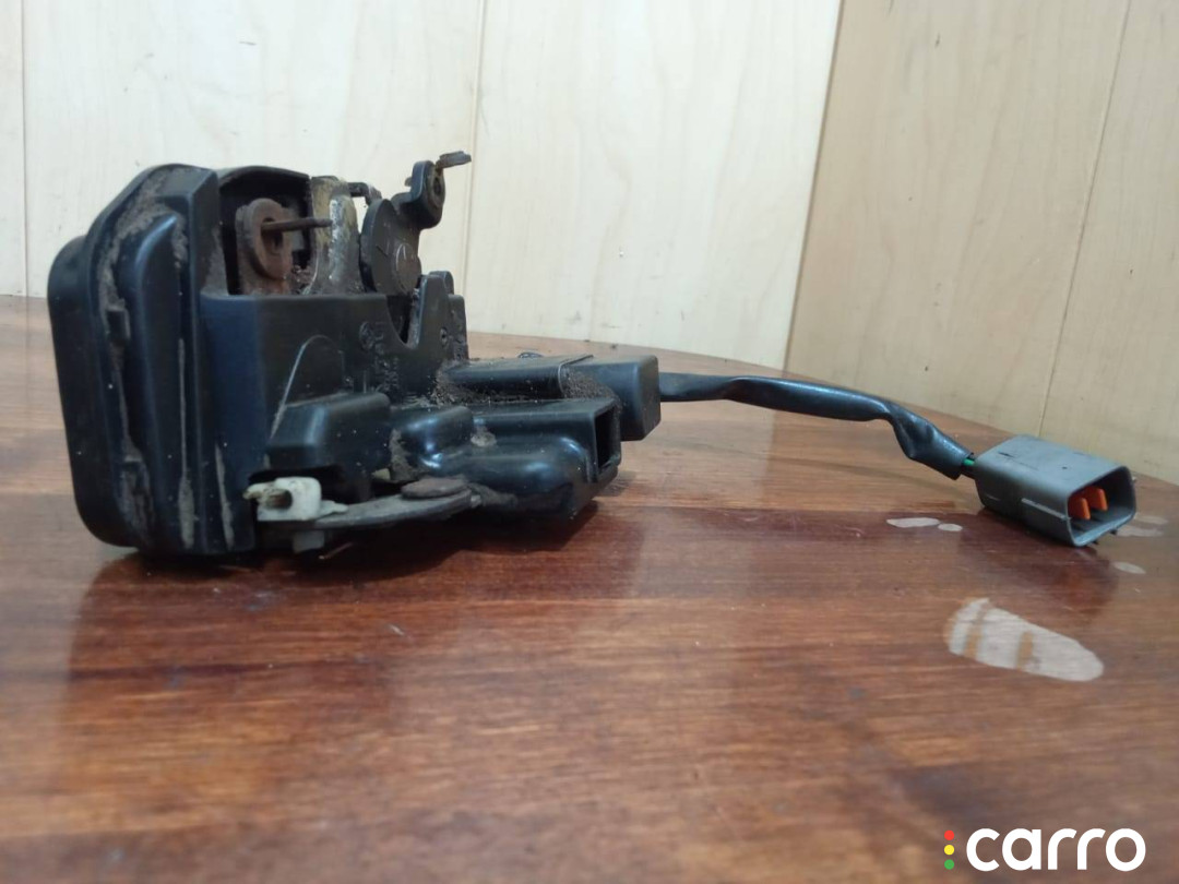 замок двери Mazda 626 GE - фото №9