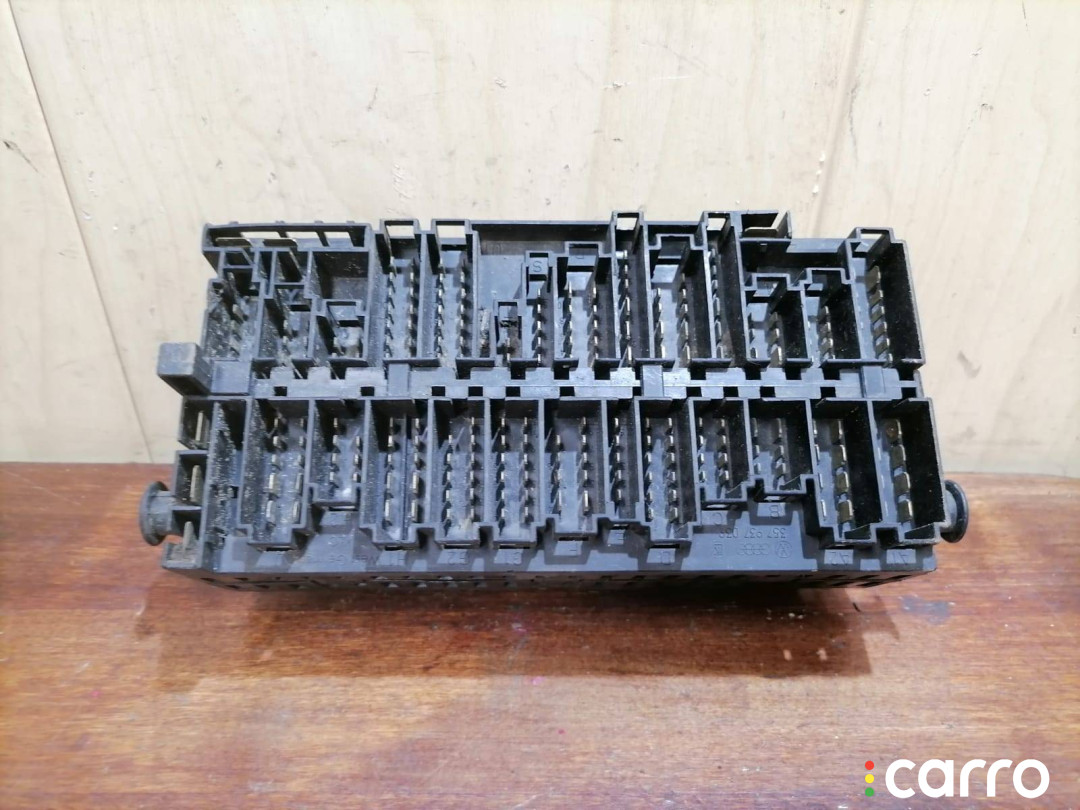 Блок предохранителей Volkswagen Passat B5 - фото №3
