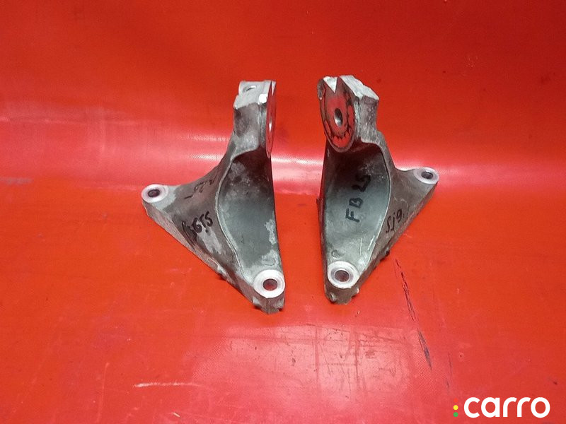 30450AA000 КРОНШТЕЙН ОПОРЫ ДВИГАТЕЛЯ Subaru Outback - фото №1