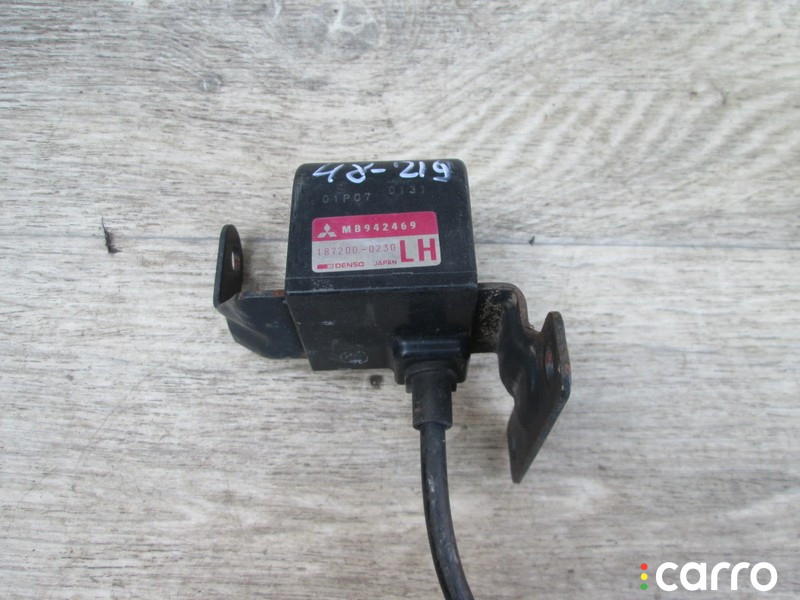 Датчик AirBag Mitsubishi Galant 7 1994г. - фото №1