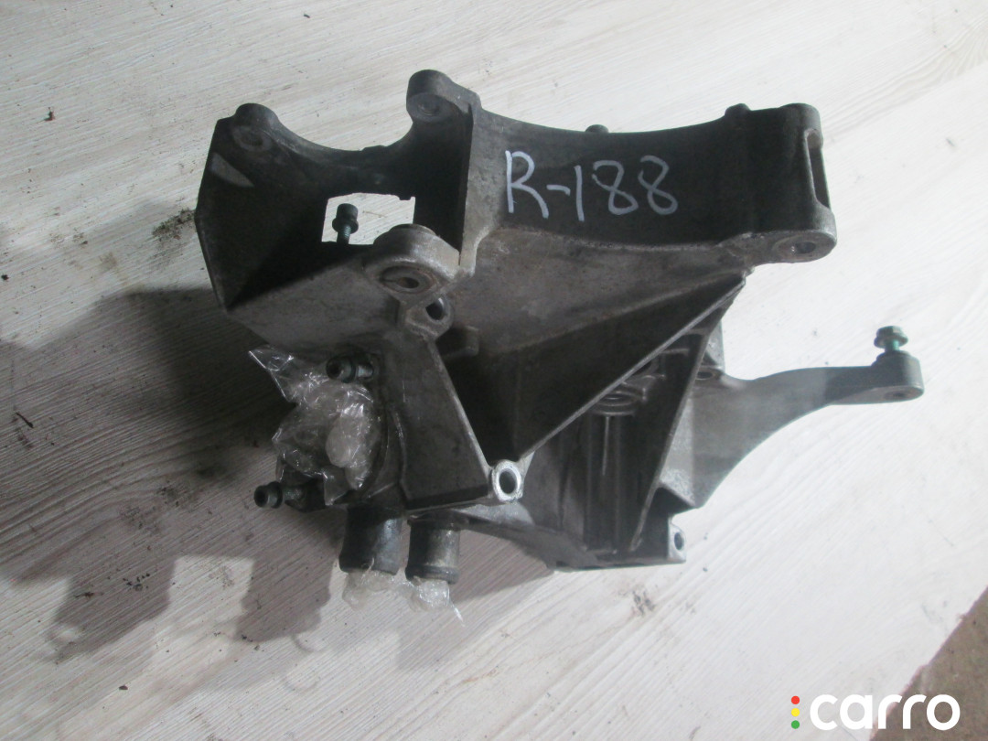 Кронштейн генератора Audi A4 B5 1997г. - фото №1