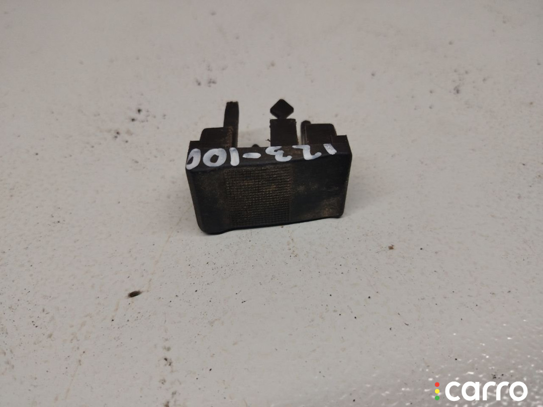 Заглушка Audi 80 B3 1990г. - фото №1