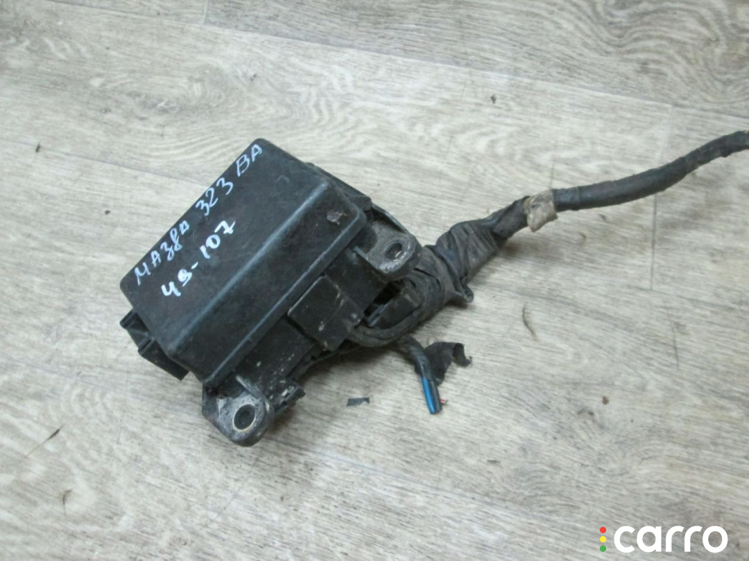 Блок предохранителей Mazda 323 BA - фото №1