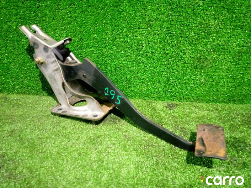 педаль тормоза Toyota Sprinter 1998г. - фото №1